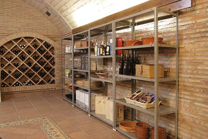 Qué estanterías escoger para tu bodega - SimonRack
