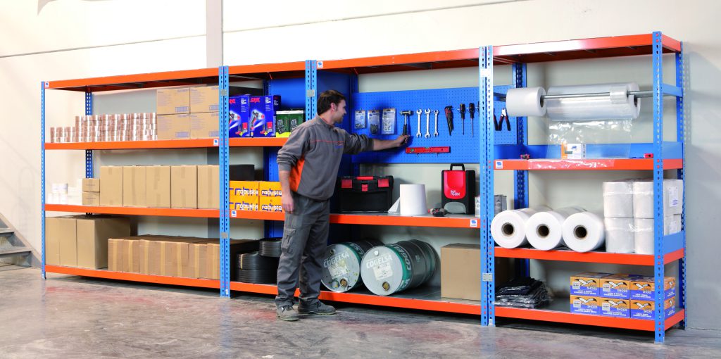 Cuándo conviene usar estanterías modulares en comercios y almacenes - SimonRack