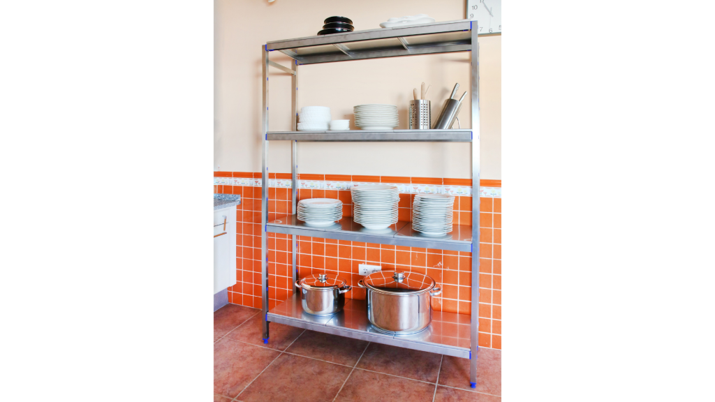 Estantería metálica de cocina para almacenar platos y utensilios de cocina